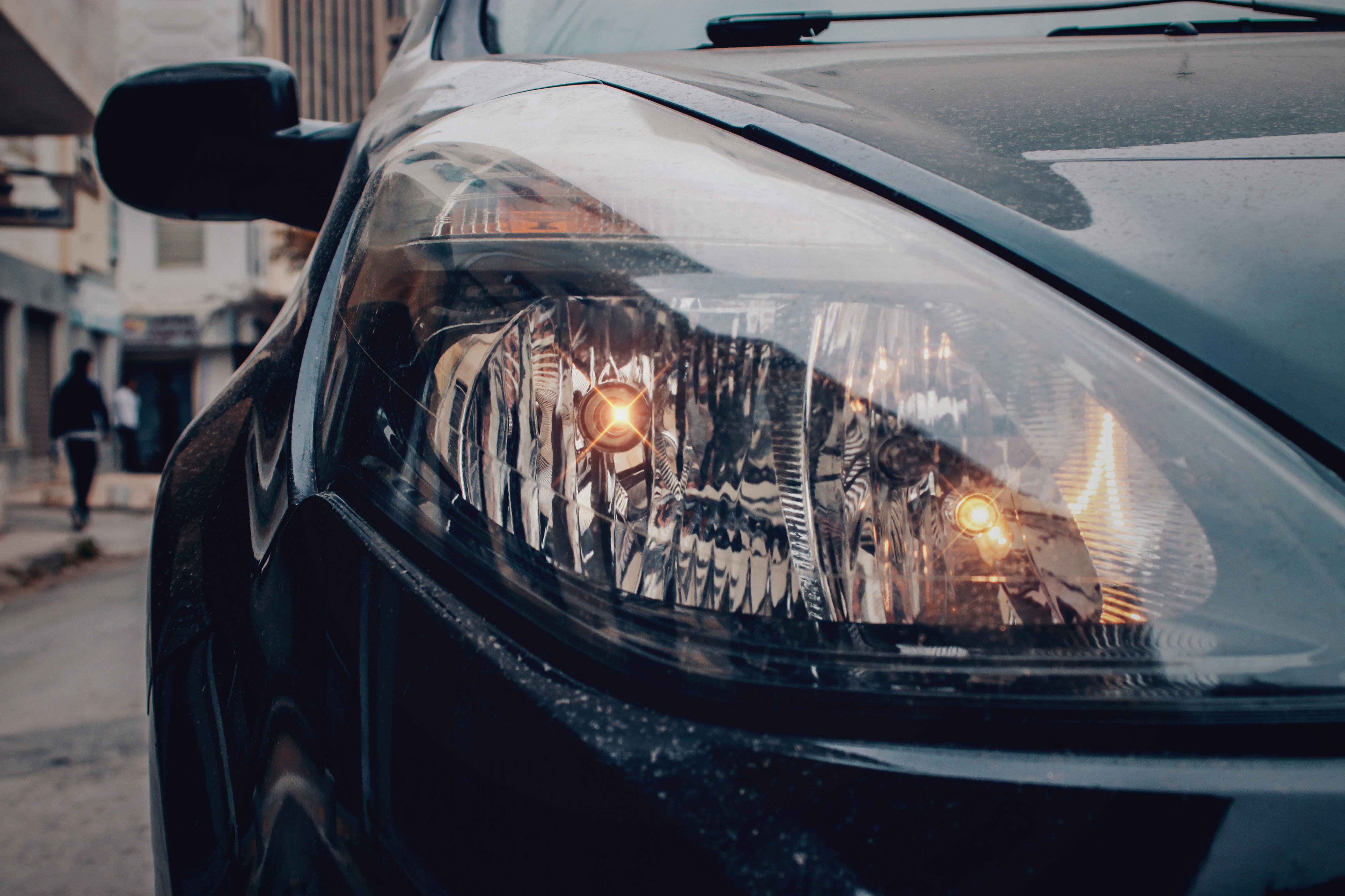 Rénovation professionnelle de phare automobile par Clean Optic — transparence et luminosité restaurées